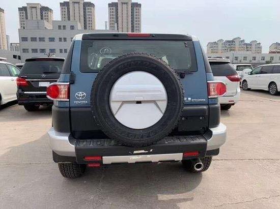 2020款丰田FJ酷路泽4.0硬派越野支持分期
