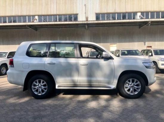 丰田酷路泽gxr两气囊遥启倒影版18轮