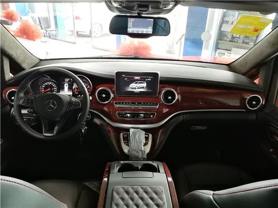 奔驰V260L高顶隔屏七座 私密的移动商务