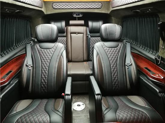 奔驰V260L高顶隔屏七座 私密的移动商务