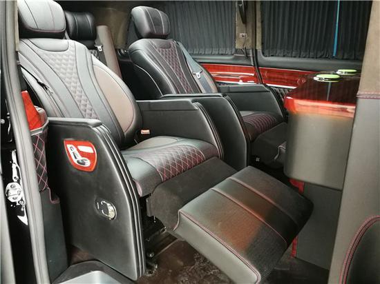 奔驰V260L高顶隔屏七座 私密的移动商务