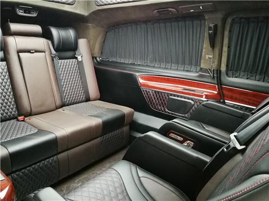 奔驰V260L高顶隔屏七座 私密的移动商务