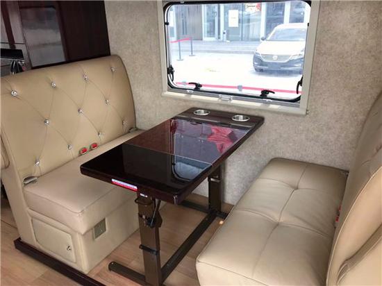 奔驰斯宾特双拓展房车畅享车内移动生活