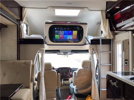 奔驰斯宾特双拓展房车畅享车内移动生活