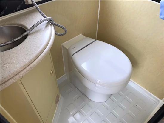 奔驰斯宾特双拓展房车畅享车内移动生活