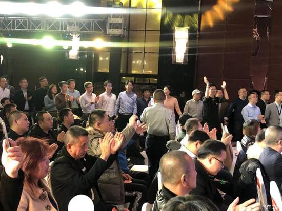 直面质疑 滴滴总裁柳青对话司机代表