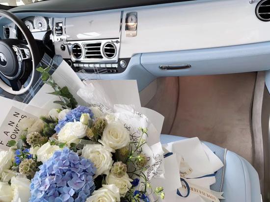 劳斯莱斯耀影查尔斯蓝 小姐姐挚爱车型