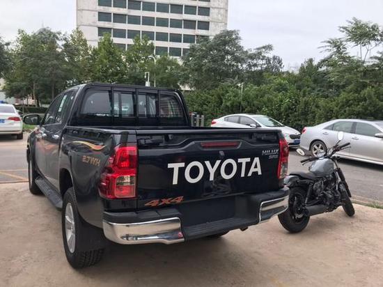 20款丰田海拉克斯2.7现车以不多 小皮卡