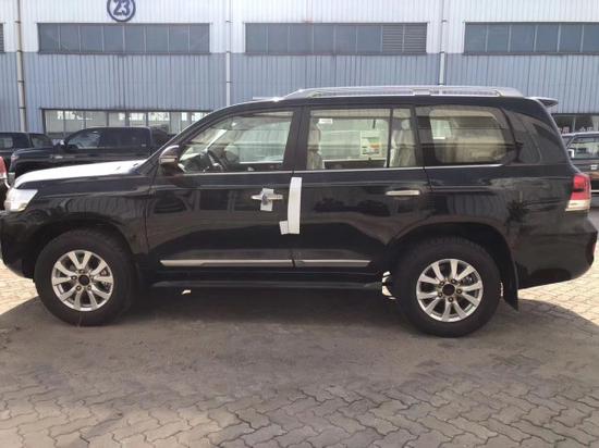 20款丰田酷路泽5700气泵冲沙版黑色外观