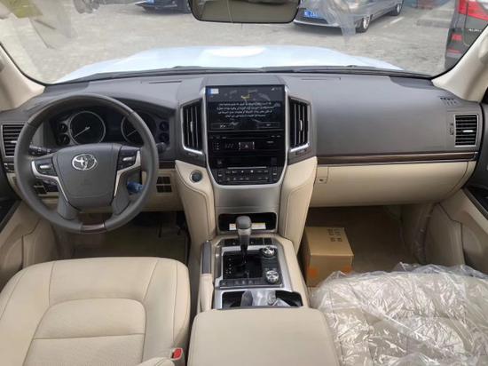 20款丰田酷路泽5700气泵冲沙版黑色外观