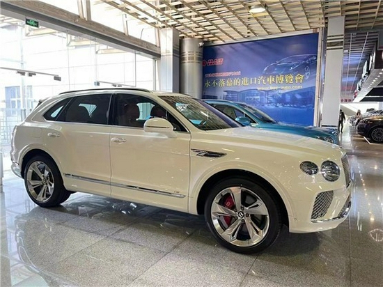 22款宾利添越4.0t报价 实车又豪华又运动