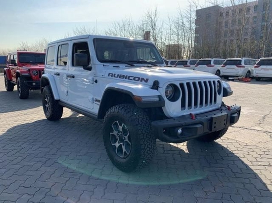 21款jeep吉普牧马人 加拿大版 非常灵活而且动力十足,哪怕轻踩油门也