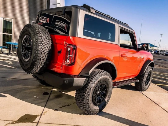 　　问题来了，你觉得这款福特bronco哪里比坦克300强？欢迎在评论区留言，我们一起讨论！关注孔明有惊喜，小编在手随便你！部分图片来源于网络，写文不易，欢迎广大车迷点赞分享。