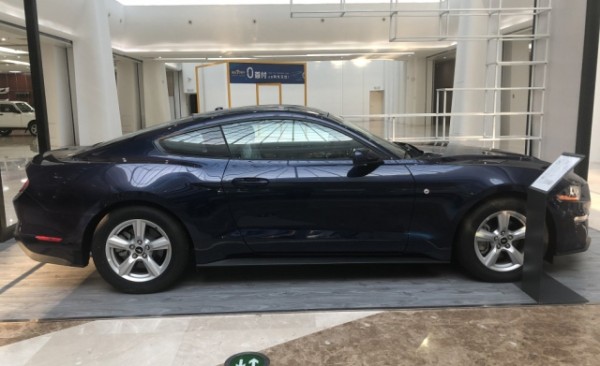 2019款美规福特野马硬顶双门四座轿跑