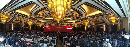 见李总理，车企大佬抢搭开往中国的列车