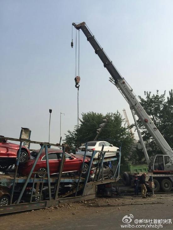 北京：多车相撞 11辆奔驰被毁