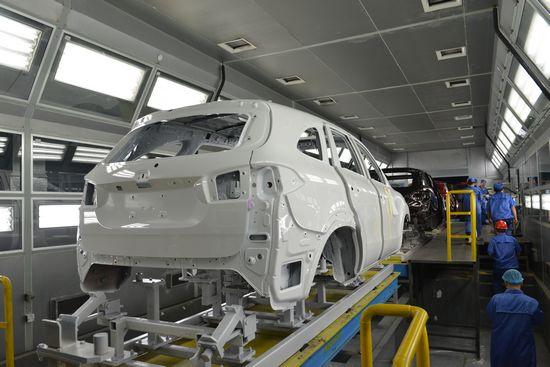 涂装车间喷涂过后