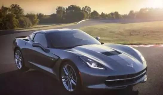 给豪车都不会开！因为你可能都进不去车门