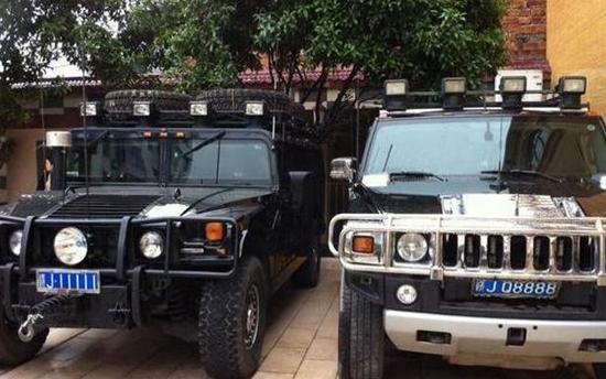 国家级贫困县的第一土豪，车库豪车多到超出想象！