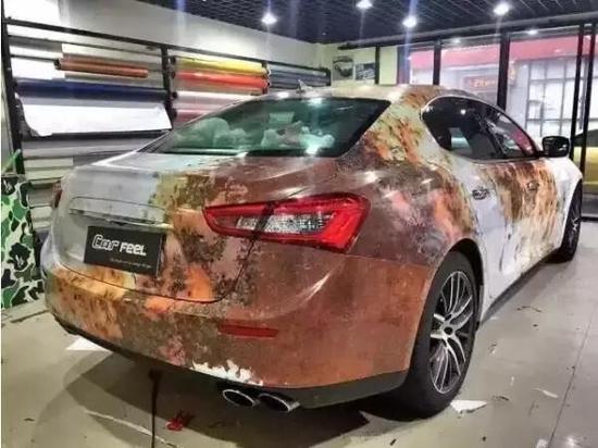 男子400万买豪车后朋友频繁借车 尝试贴这个膜