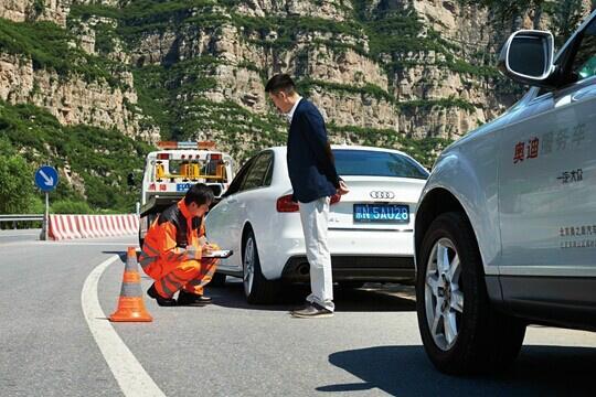 油箱灯亮了，还能跑多远？记住4招！