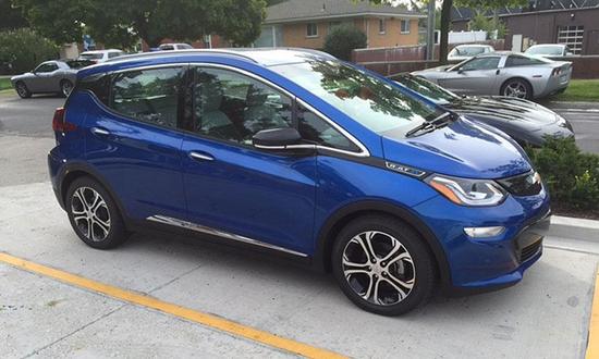 在底特律街头出现的雪佛兰Bolt“生产指向”车型