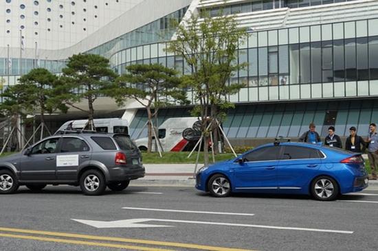 这里有一辆会“透视”的汽车