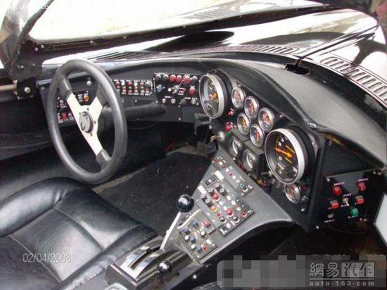 除了造价高，要想停车需要正常3个车位才能停进去。