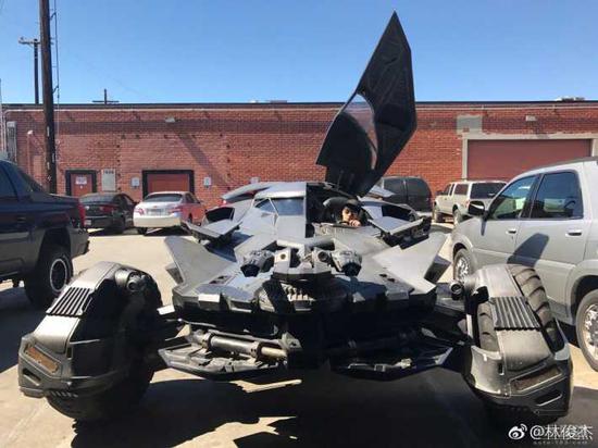 有网友表示：以为你是要去打仗。