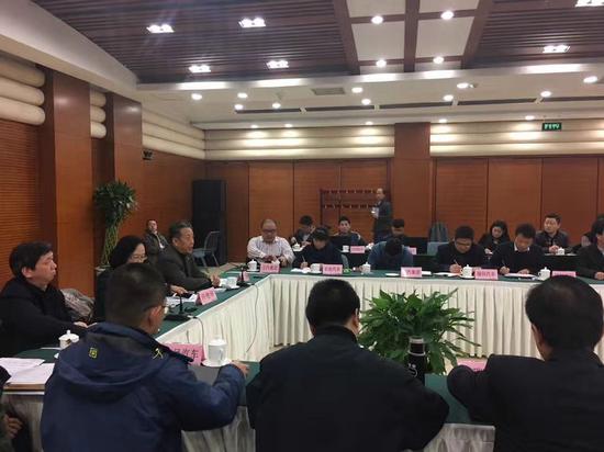 
3月23日车企齐聚中汽协，商讨如何应对新能源补贴新政，最终无果
