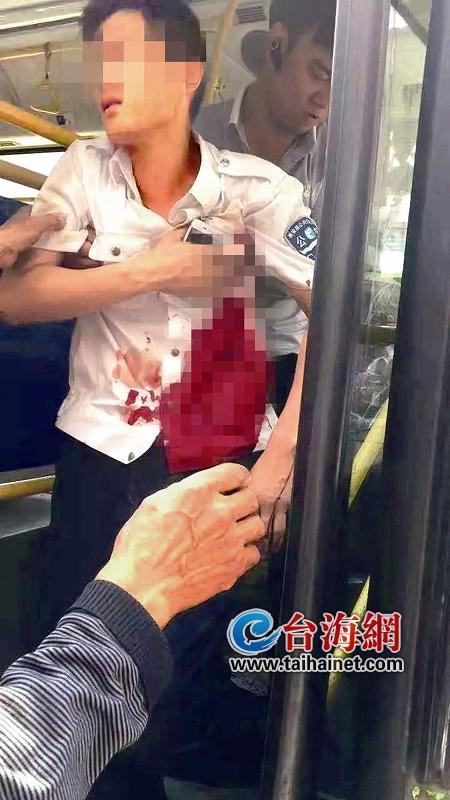 男子嫌公交车喇叭太吵 怒砸车玻璃连捅司机3刀