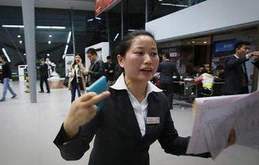 买车时不能说这4句话，销售“坑你没商量”