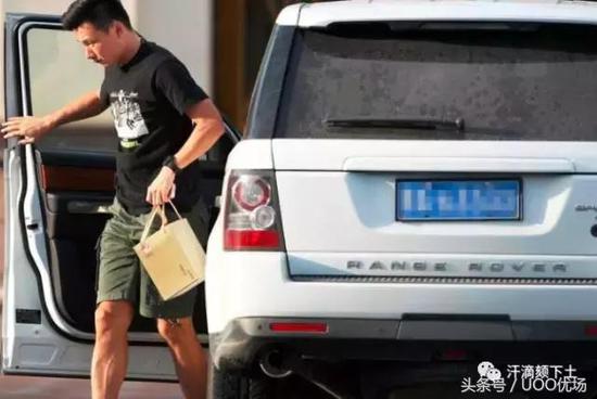 不管再怎么调侃郜林是郜飞机，毕竟目前在国内前锋球员中也是数一数二的。这辆路虎揽胜从身材上考量倒是更适合郜林一些。