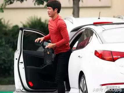 身价在韩国球员里有数的金英权，也是出了名的支持国货，选择了起亚K5