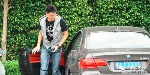 国门增城的BMW330I