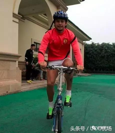 上海上港外援埃尔克森，2013赛季、2014赛季蝉联中超金靴