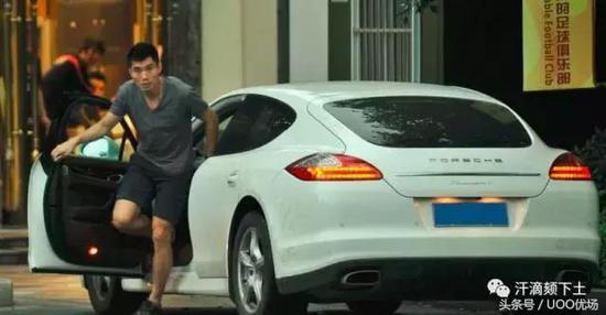 国家队和恒大的双料队长郑智选择的是保时捷Panamera