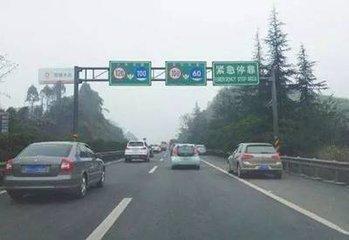 老司机开车为何都是“让速不让道”？