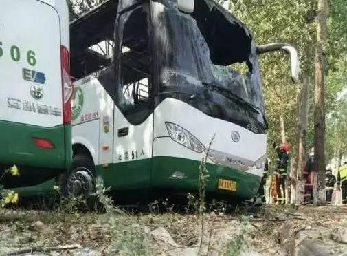 89辆电动大巴、连带16辆私家车，就这样在熊熊大火中付之一炬。除了惋惜，也确实很有必要引起我们的思考。
