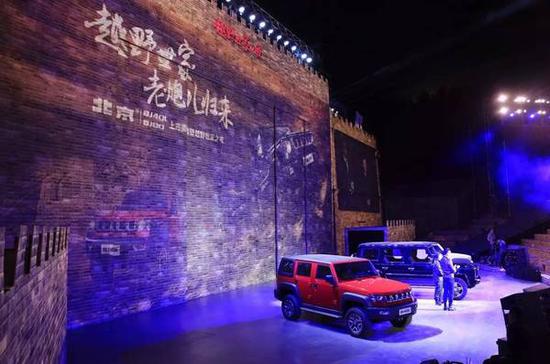 　　▲2016年4月23日，硬派越野车型北京80上市，北汽复兴越野世家的产品线已有北京40、北京40L、北京80三款。