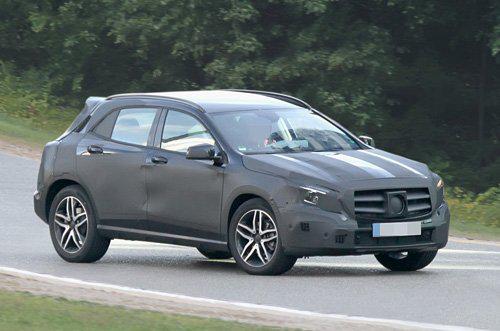 对手锁定老冤家 奔驰入门级SUV谍照曝光