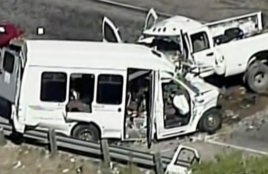 美司机开车短信13死 事发前违章60次