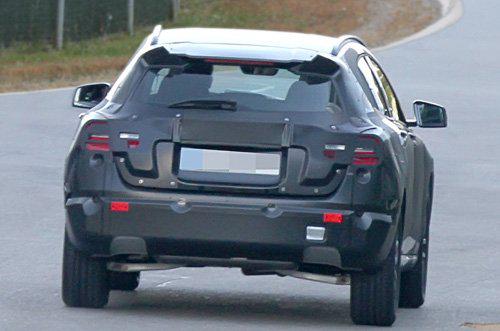 对手锁定老冤家 奔驰入门级SUV谍照曝光