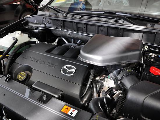 马自达(进口)  3.7L 自动 发动机主体特写