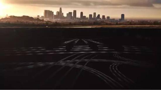 马斯克曾表态，共享出行服务收入中的大部分都会分成给车主。他说：