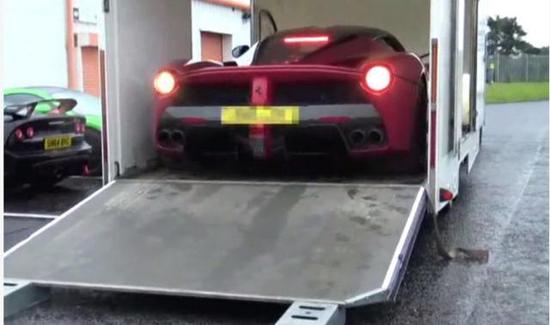 富豪抢到限量超跑  卸车时却听到咔擦声心凉了