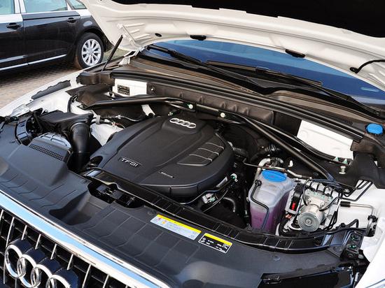 一汽奥迪  40 TFSI 发动机主体特写