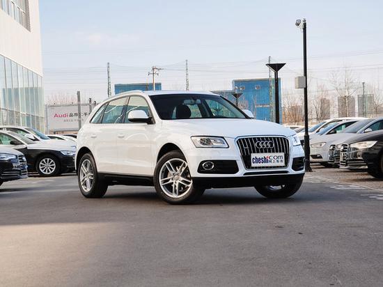 一汽奥迪  40 TFSI 车辆右侧45度角