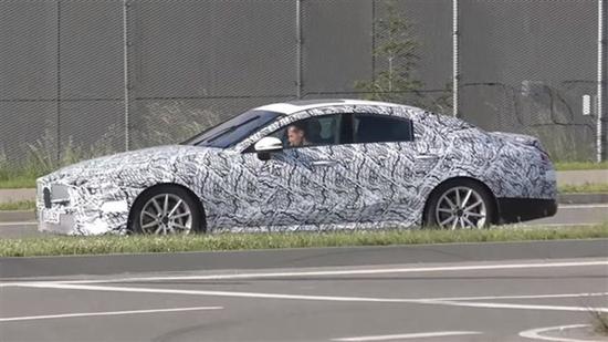 奔驰新CLS路试谍照曝光 或今年9月亮相