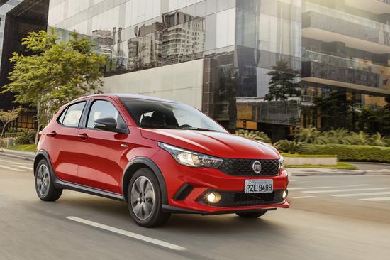 fiat-argo-finally-gets-detailed-there-s-a-mopar-hot-hatch-version_9.jpg
